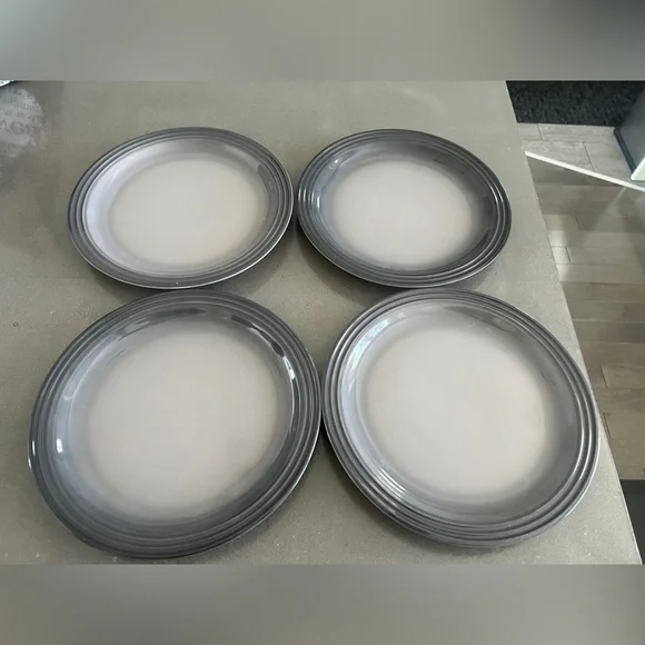 Le Creuset Dinner Plates set of 4 - Picture 3 of 3
